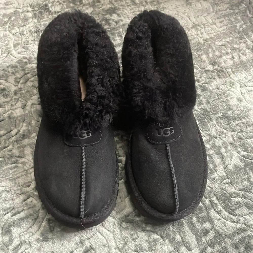 Ugg Slippers - Picture 1 of 4